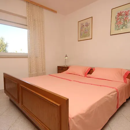 Апартаменты With A Parking Space Valbandon, - 7228 Фажана